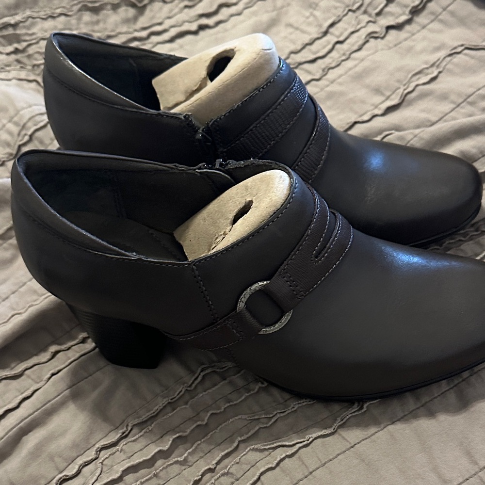 Elegant Brown Women's Heeled Shoes
